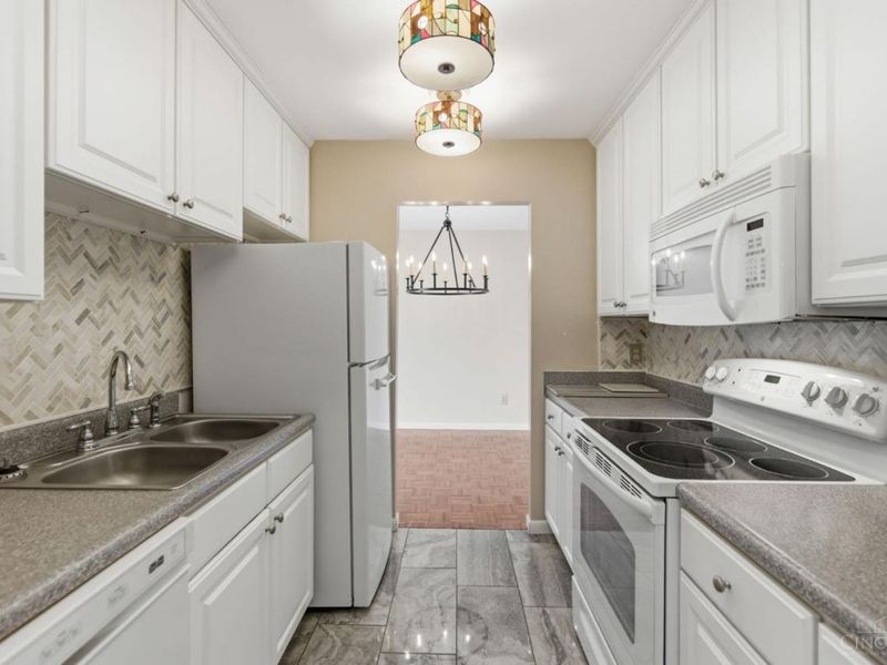 3825 Petoskey Avenue, Unit 31, Mariemont, OH 45227 Photo 4