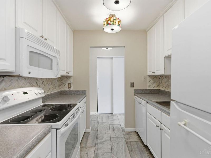 3825 Petoskey Avenue, Unit 31, Mariemont, OH 45227 Photo 5