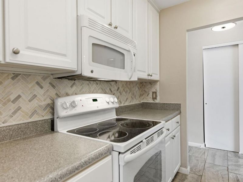 3825 Petoskey Avenue, Unit 31, Mariemont, OH 45227 Photo 6