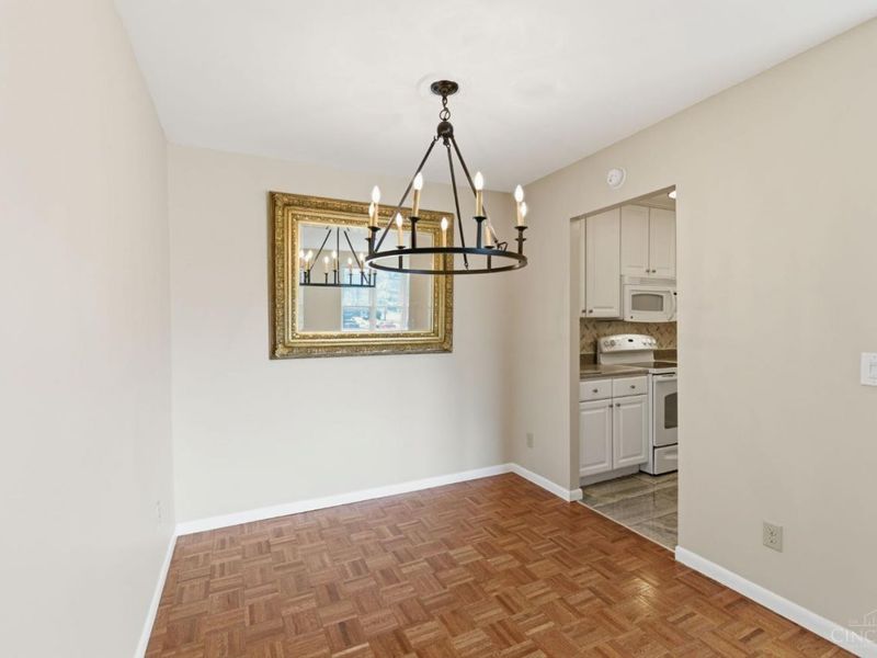 3825 Petoskey Avenue, Unit 31, Mariemont, OH 45227 Photo 7