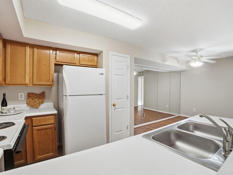 556 Aspen Glen Drive, Unit 802, Union Twp, OH 45244 Photo 18