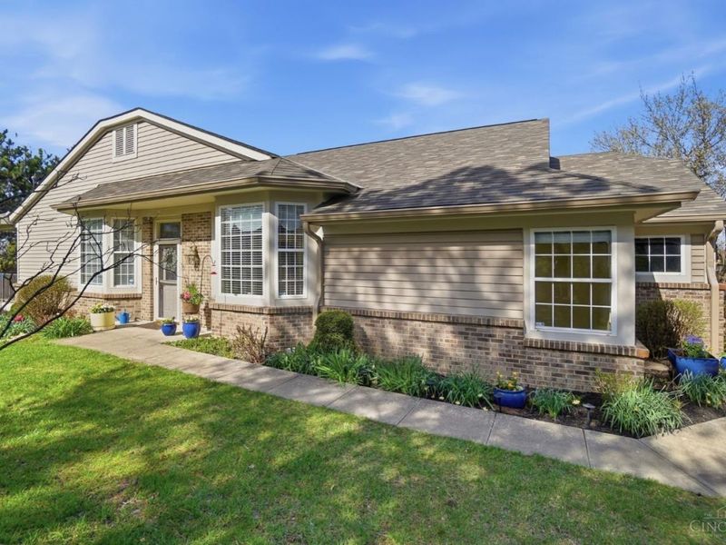 2469 Walnutview Court, Cincinnati, OH 45230 Photo 2