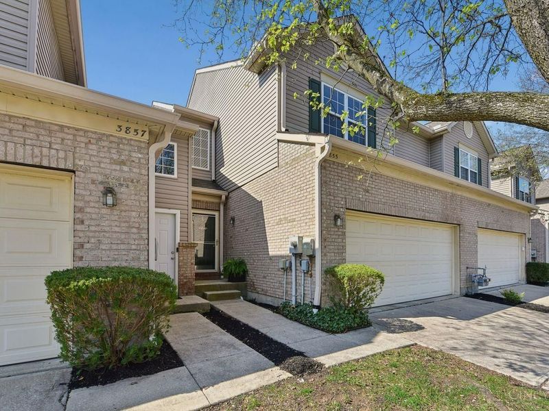 3855 Thorngate Drive, Mason, OH 45040 Photo 2