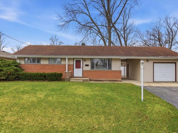 5 Crescent Road , Lake Zurich, IL 60047