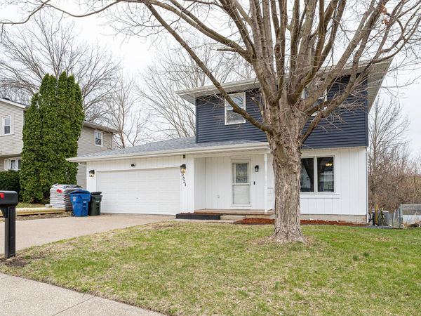 2321 W 57th Street , Davenport, IA 52806