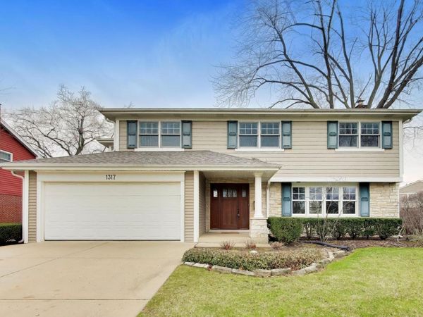 1317 W Grove Street , Arlington Heights, IL 60005