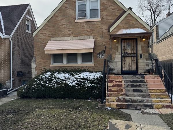 10210 S Prairie Avenue, Chicago, IL 60628