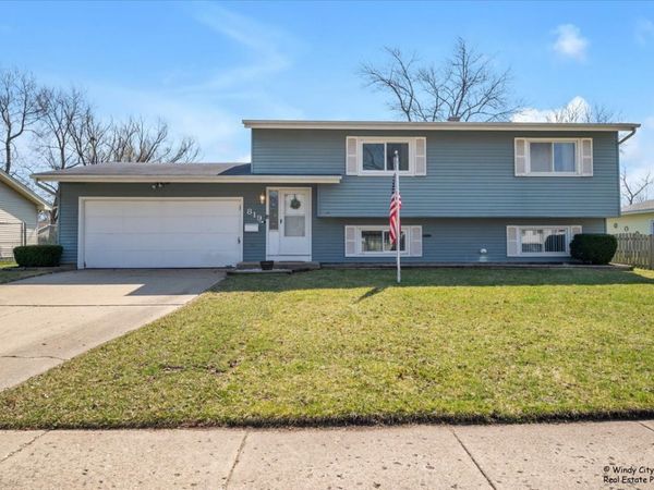 819 Dartmoor Drive , Crystal Lake, IL 60014