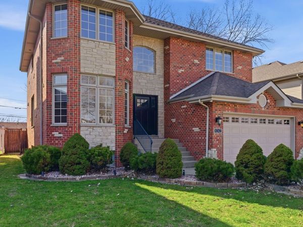 8242 Latrobe Avenue , Burbank, IL 60459