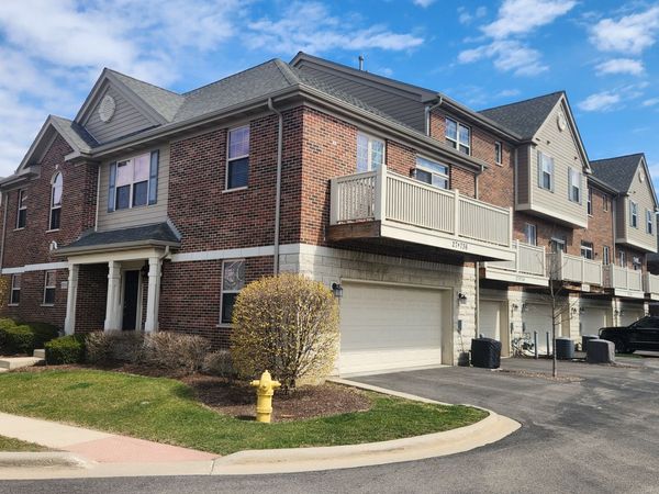 27W736 N Meadowview Drive , Winfield, IL 60190