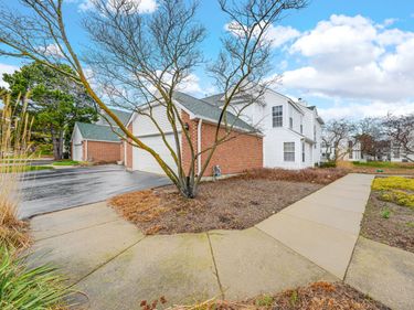108 Hampton Boulevard, Lake Bluff, IL 60044