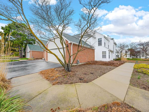 108 Hampton Boulevard , Lake Bluff, IL 60044