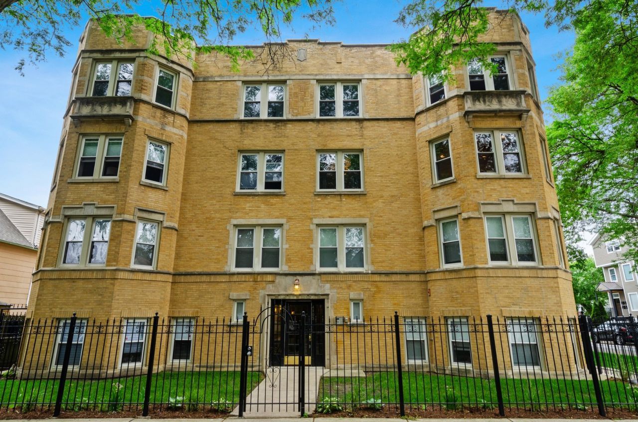 4105 N Lawndale Avenue, Unit 301, Chicago, IL 60618 Main Photo