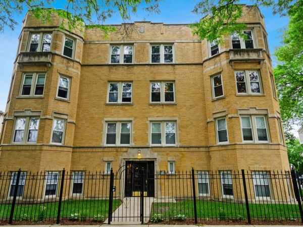 4105 N Lawndale Avenue, Unit 301, Chicago, IL 60618