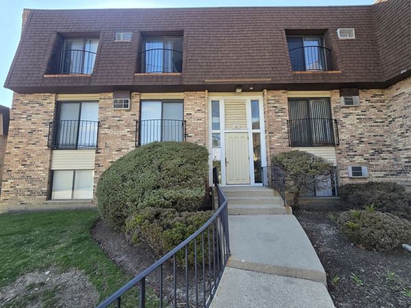 160 S Waters Edge Drive, Unit 302, Glendale Heights, IL 60139