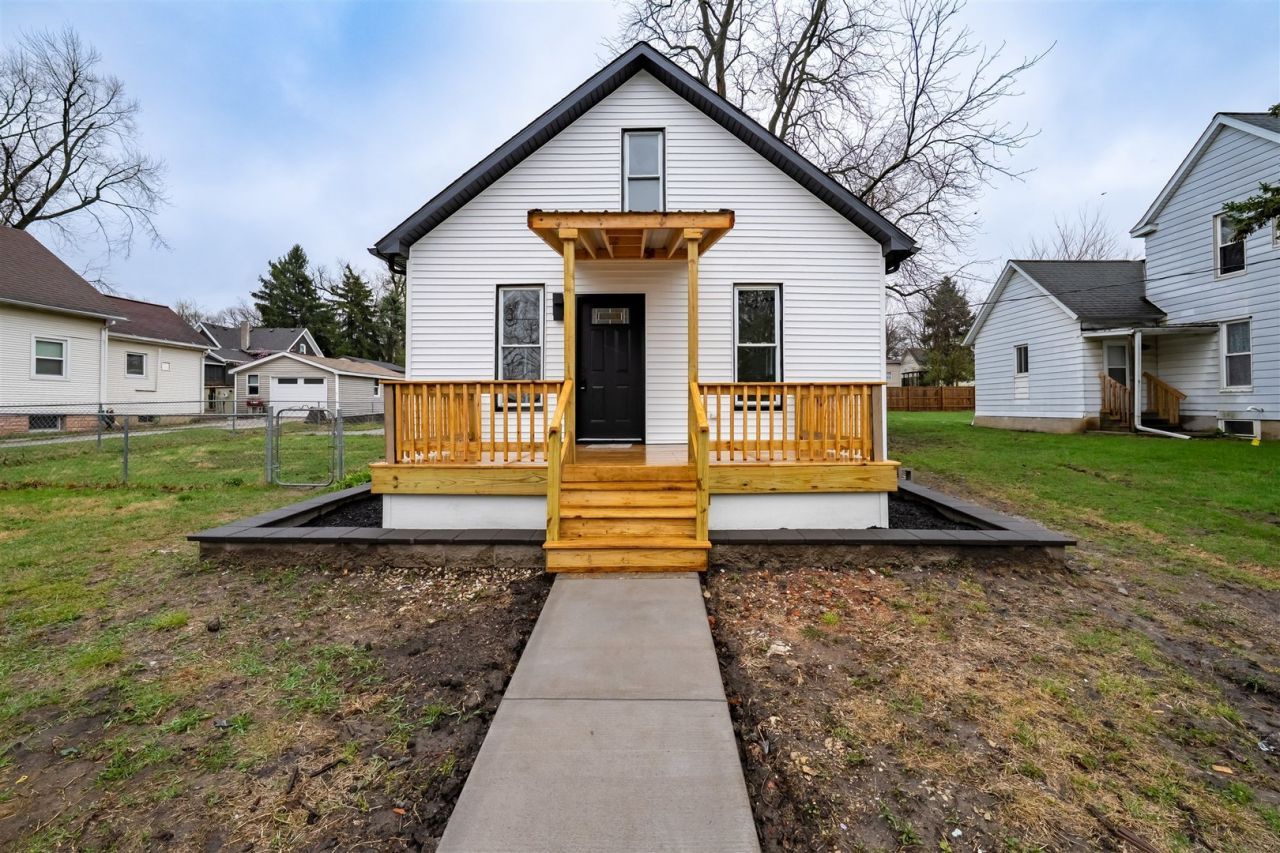 1022 W Taylor Street , Bloomington, IL 61701 Main Photo