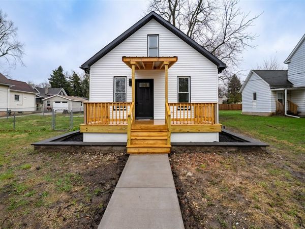 1022 W Taylor Street , Bloomington, IL 61701