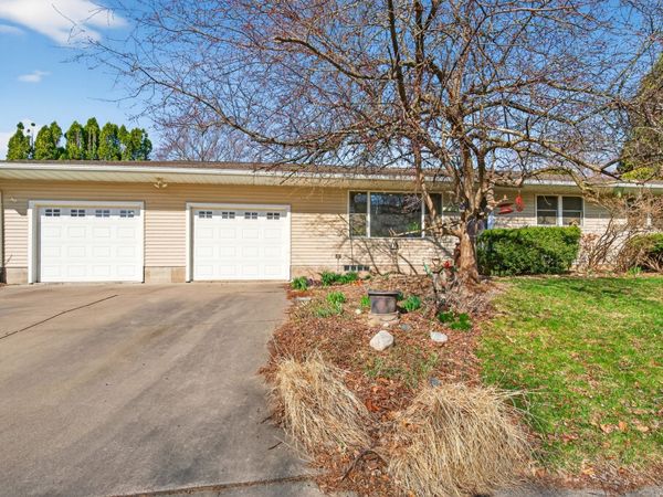 1334 7th Street NW, Clinton, IA 52372