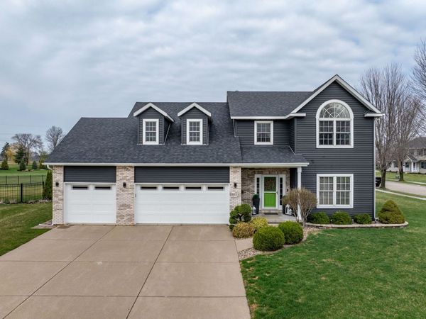 5911 Woodland Avenue , Davenport, IA 52807