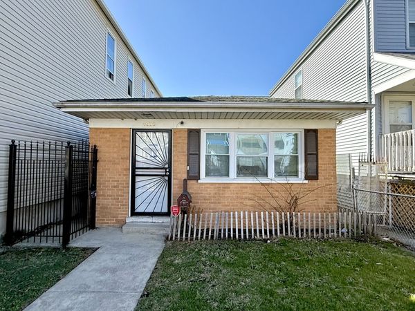 4630 S Honore Street , Chicago, IL 60609