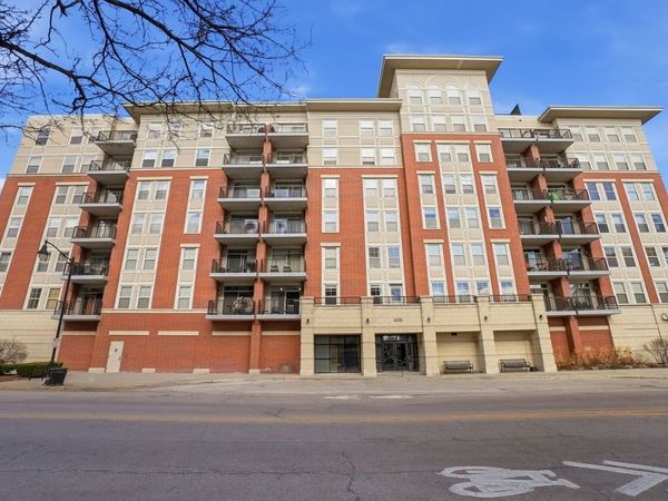 656 Pearson Street , Unit 203, Des Plaines, IL 60016