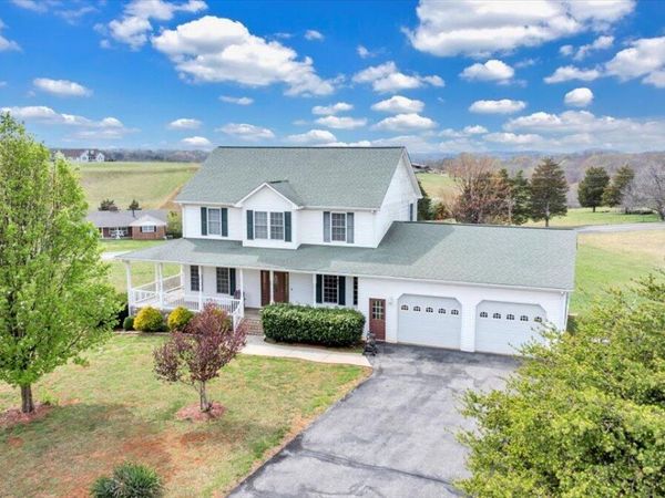 1064 Savanna Hills DR , Moneta, VA 24121
