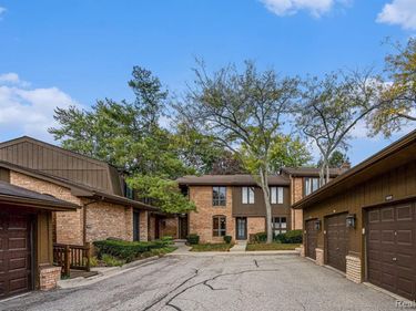 1090 Greenhills Drive, Ann Arbor, MI 48105