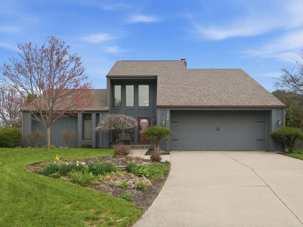 818 Columbine Circle, Auburn, IN 46706