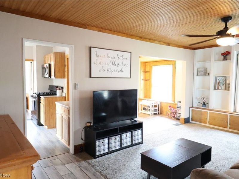 330 E Central Avenue , Ravenna, OH 44266 Photo 4