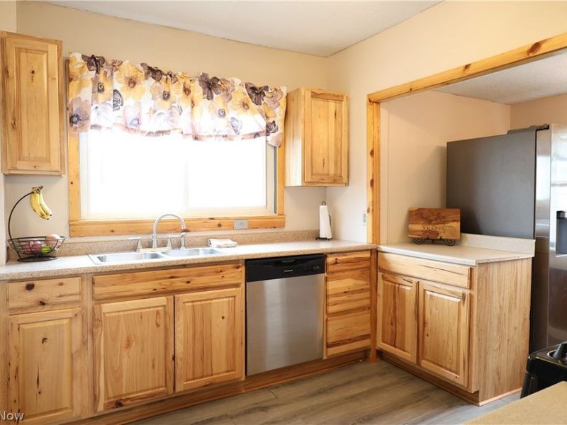 330 E Central Avenue , Ravenna, OH 44266 Photo 7