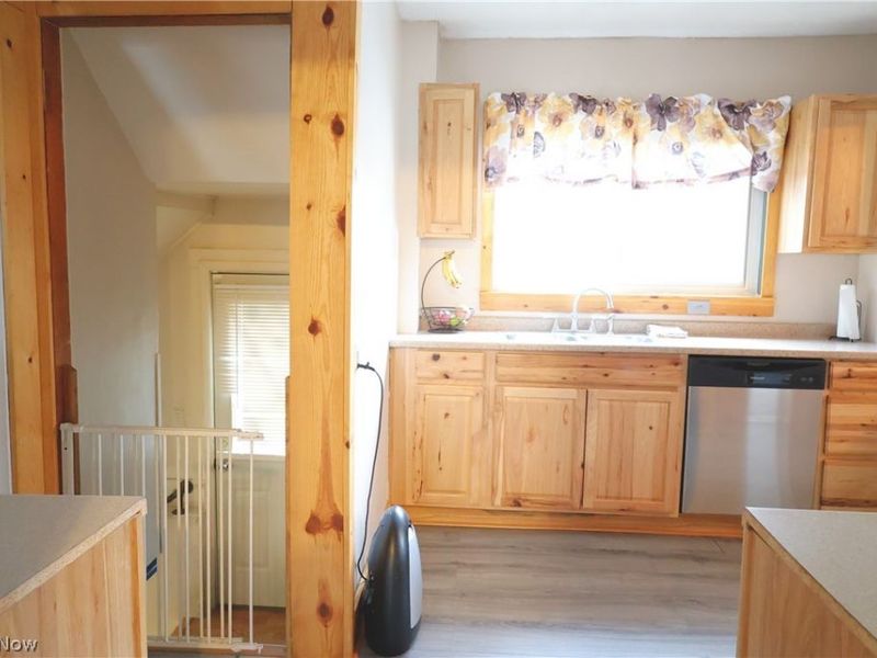 330 E Central Avenue , Ravenna, OH 44266 Photo 8