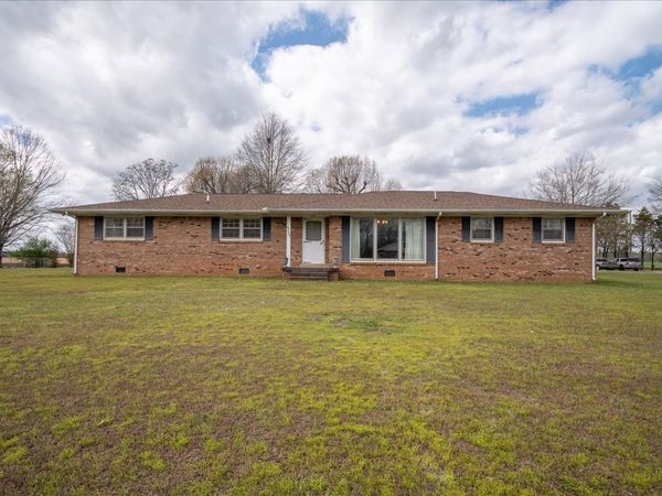 717 Brenda Ave , Loretto, TN 38469