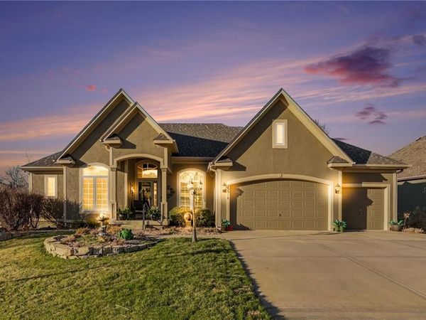 23518 W 72nd Terrace, Shawnee, KS 66227