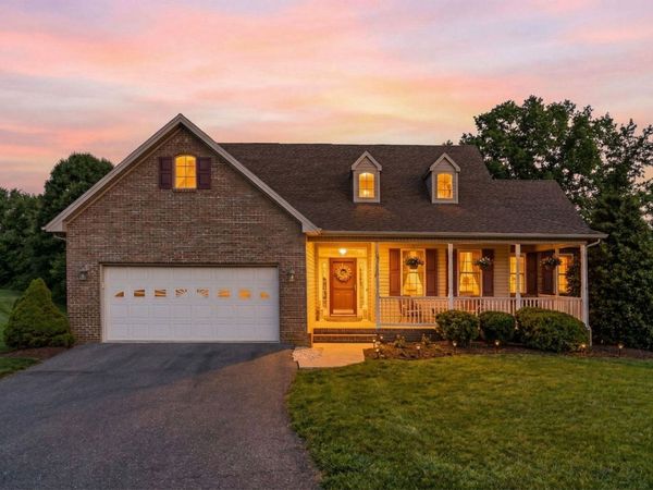 12 LITTLE JOHN CT, WAYNESBORO, VA 22980