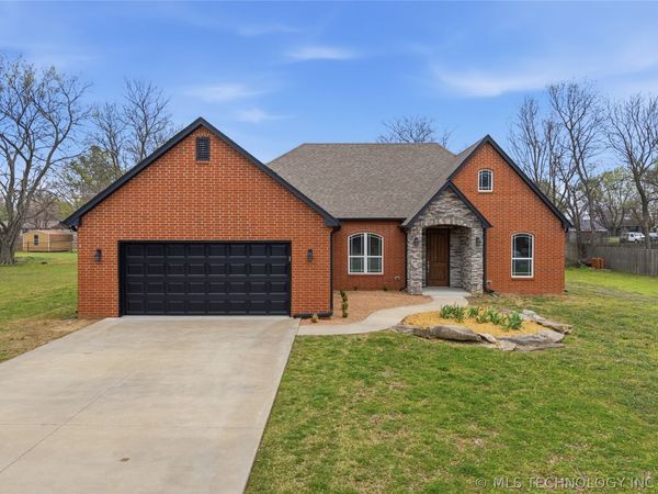 636 S Pecan Place , Oologah, OK 74053