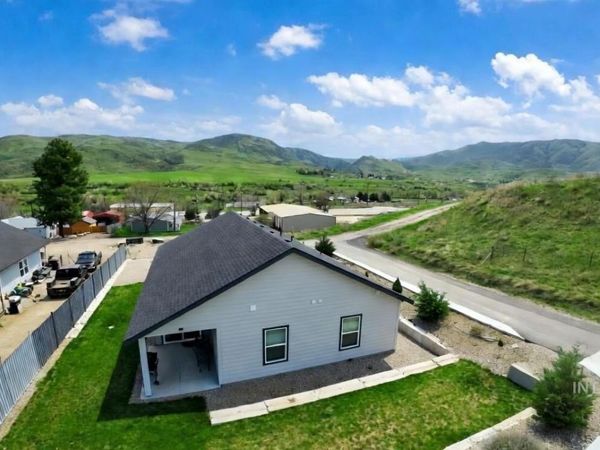 109 3rd Street Circle, Unit B, Horseshoe Bend, ID 83629