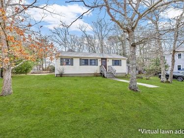 104 Edgewater Dr W, Falmouth, MA 02536