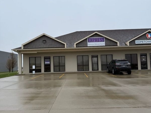 800-814 Iowa Speedway Drive, Newton, IA 50208