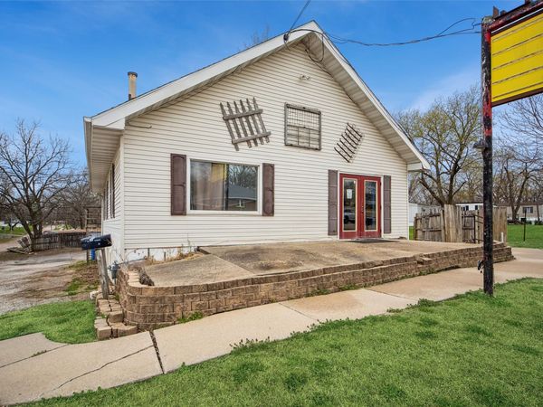 301 W 2nd Avenue, Indianola, IA 50125