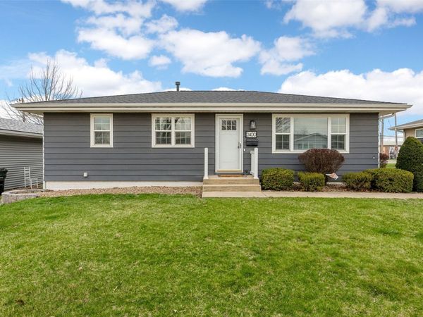 2400 Victoria Dr SW , Cedar Rapids, IA 52404