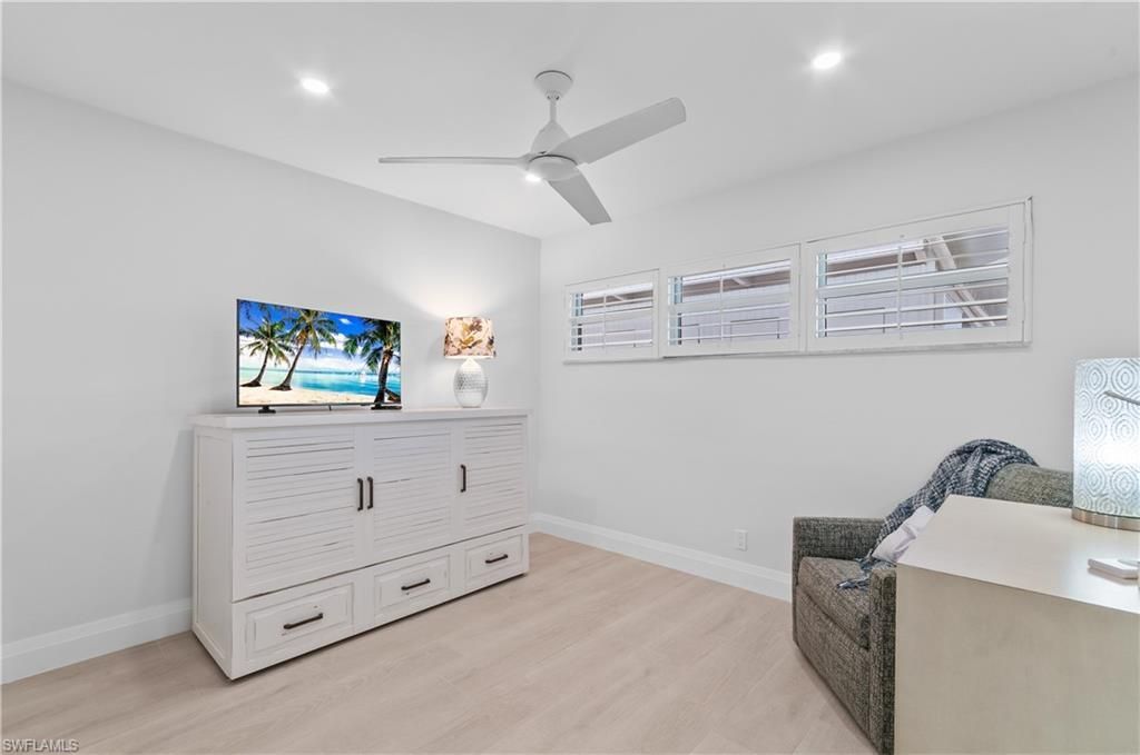 664 Broad Ave S, Unit J664, Naples, FL 34102 Photo