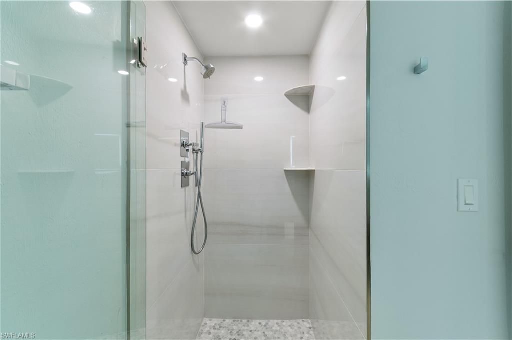 664 Broad Ave S, Unit J664, Naples, FL 34102 Photo