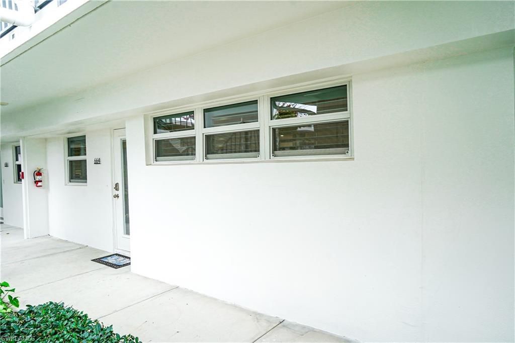 664 Broad Ave S, Unit J664, Naples, FL 34102 Photo
