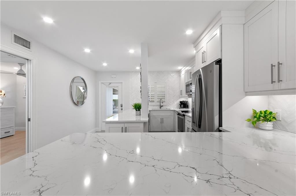 664 Broad Ave S, Unit J664, Naples, FL 34102 Photo