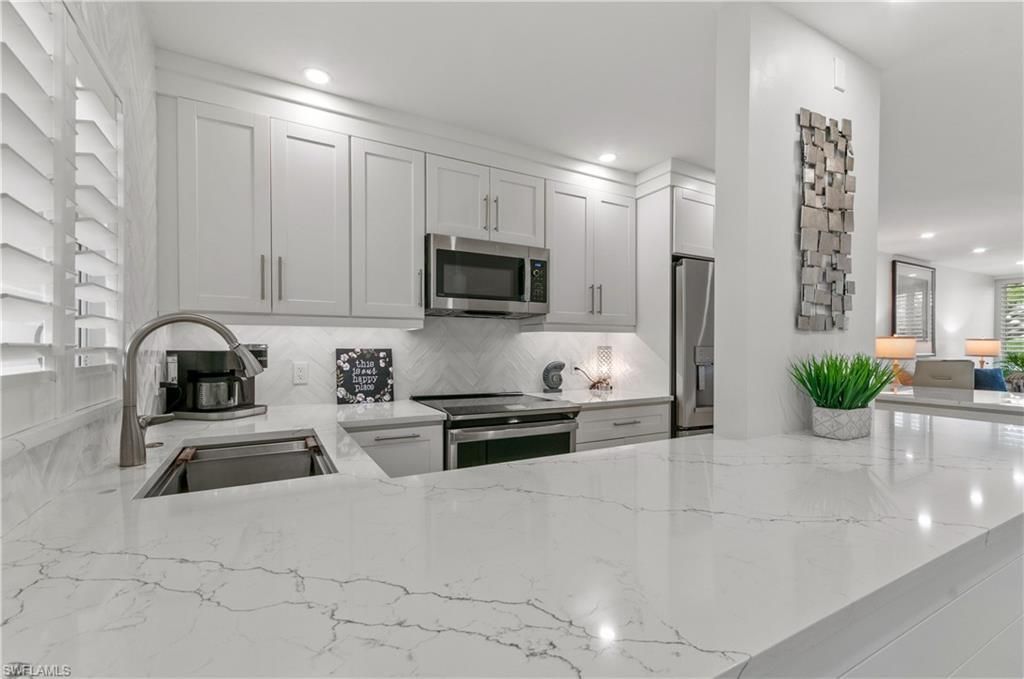 664 Broad Ave S, Unit J664, Naples, FL 34102 Photo