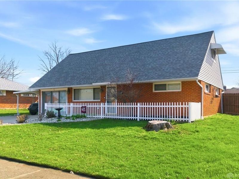 5718 Rousseau Drive, Dayton, OH 45424 Photo 3