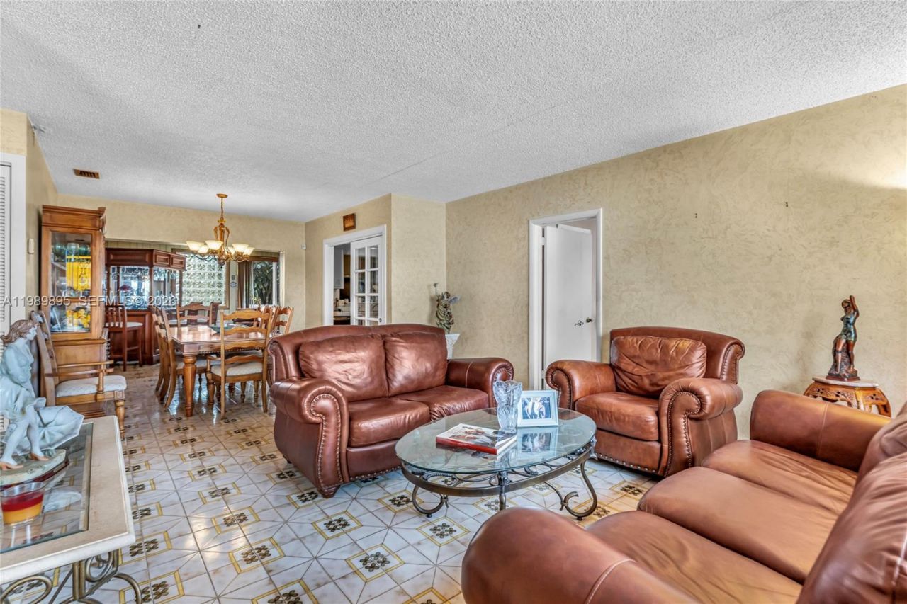 5660 W 13th Ct , Hialeah, FL 33012 Photo