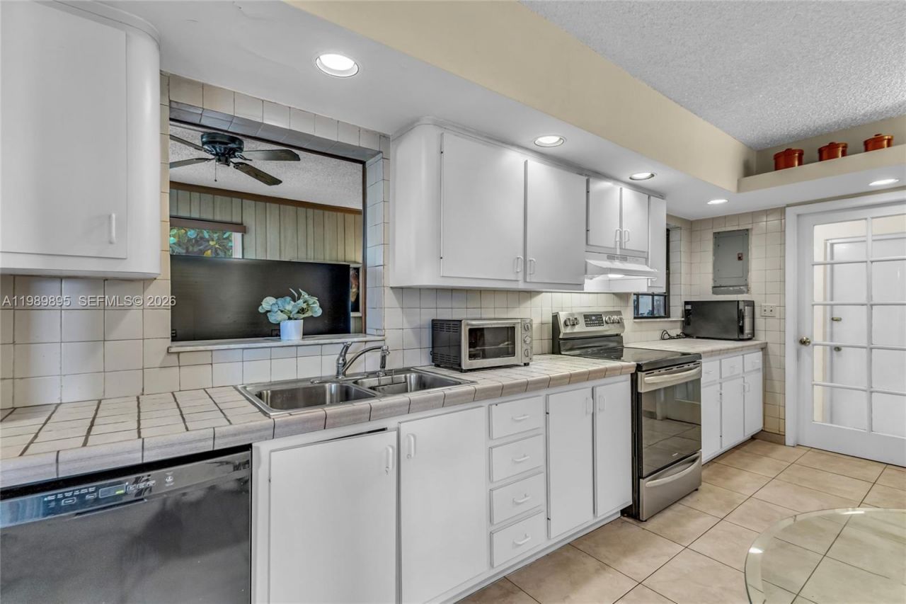 5660 W 13th Ct , Hialeah, FL 33012 Photo