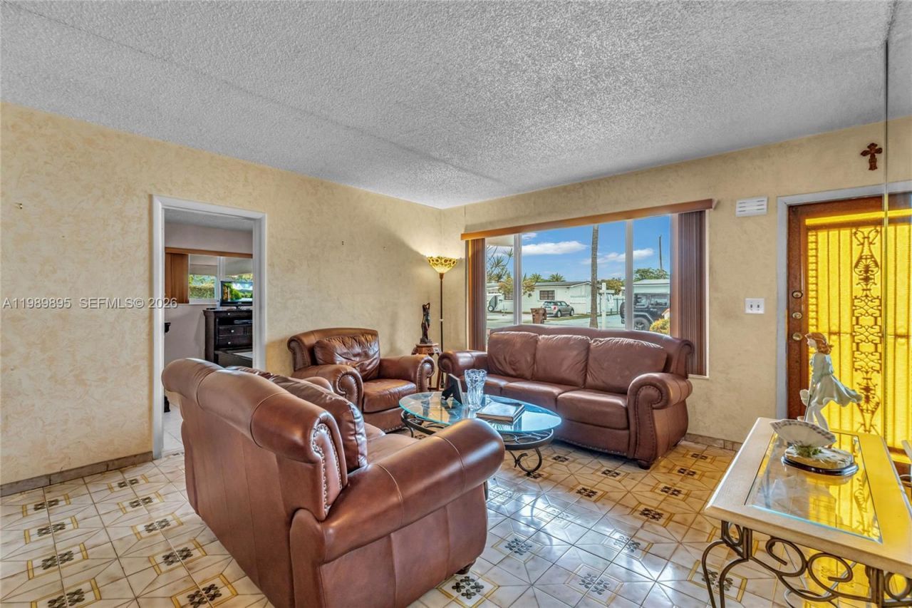 5660 W 13th Ct , Hialeah, FL 33012 Photo