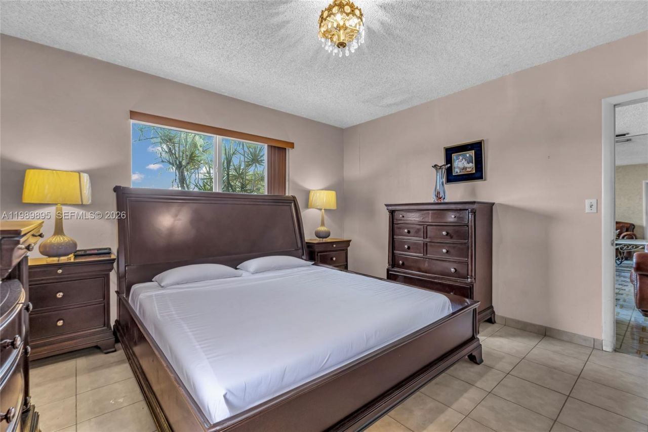 5660 W 13th Ct , Hialeah, FL 33012 Photo